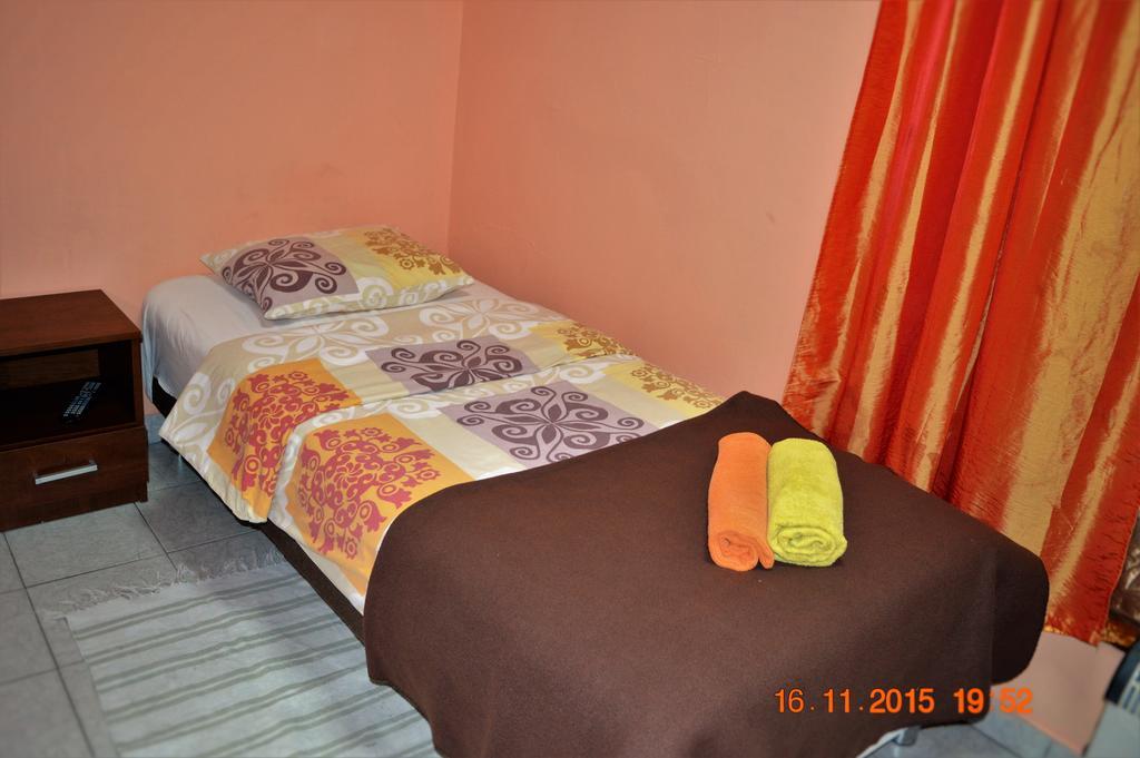 Honey Hostel Krasków Cameră foto
