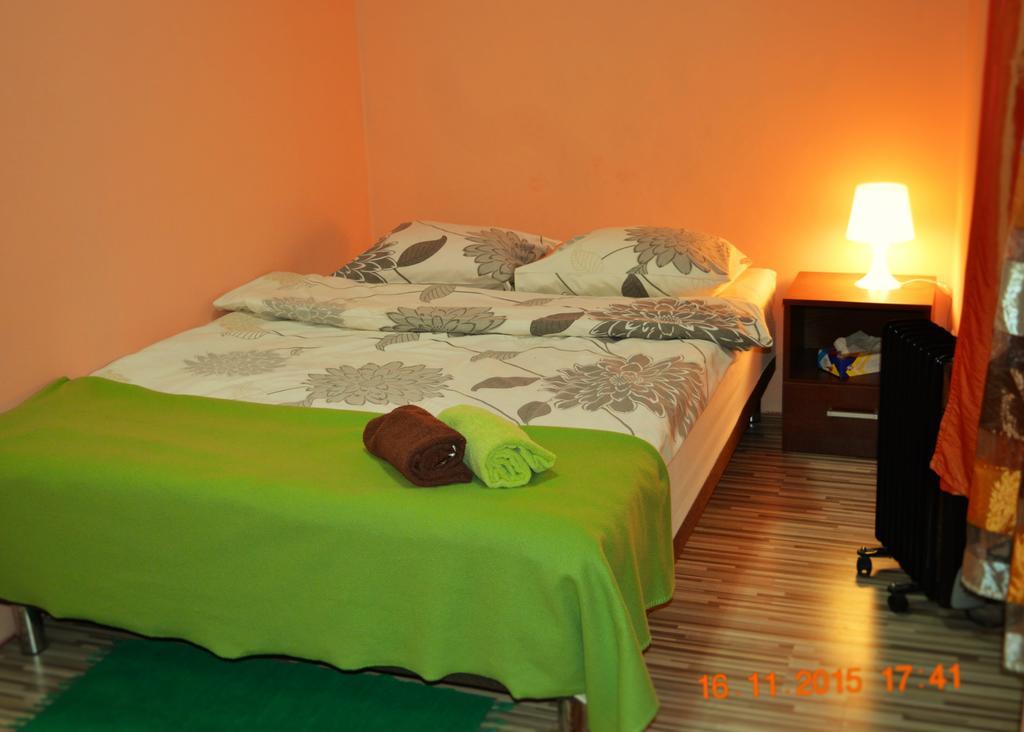 Honey Hostel Krasków Cameră foto