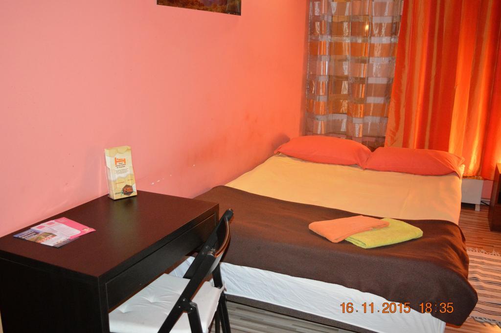 Honey Hostel Krasków Cameră foto