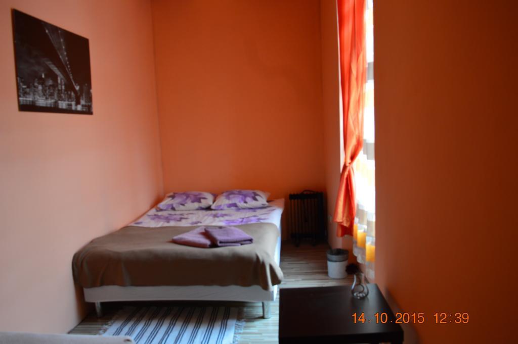 Honey Hostel Krasków Cameră foto
